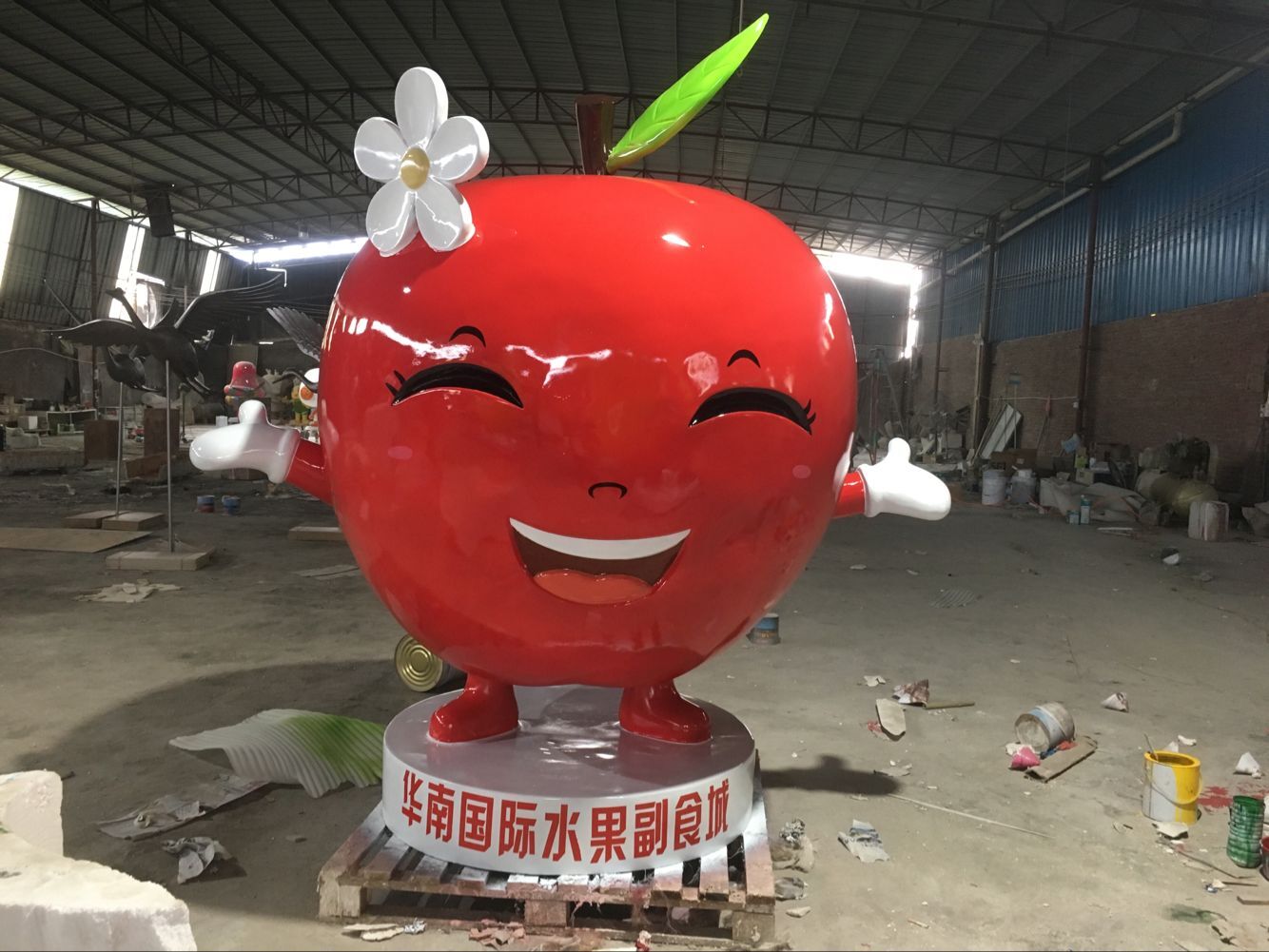 阳江玻璃钢卡通雕塑工艺 匠心雕琢园林中的童梦奇缘